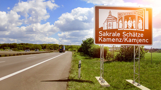 Brauern_Schilder Braune Schilder Portal fĂŒr Ausflugsziele entlang der Autobahn (Symbolbild).