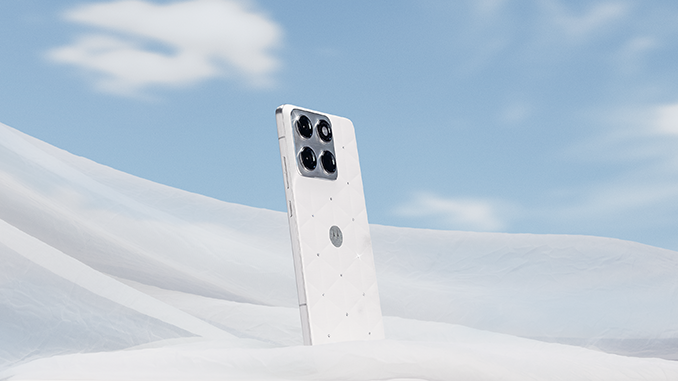 Motorola bringt edge 70 in „Cloud Dancer“ mit Swarovski-Details