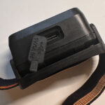 Akku-Stirnlampe im Test: Ladebuchse