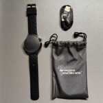 Flatlay Smartwatch mit EKG von Newgen / Pearl