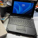 Durabook R10 auf Schreibtisch