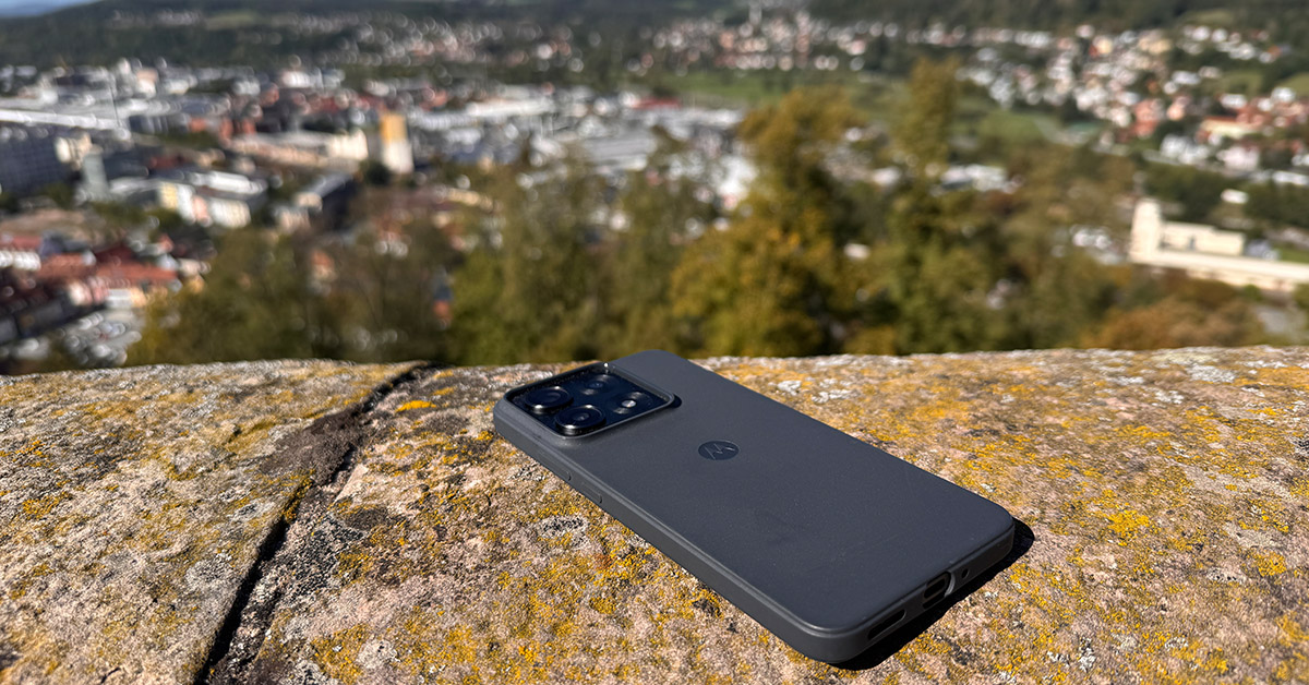 Mit dem Moto Edge 70 Max im Herbst unterwegs